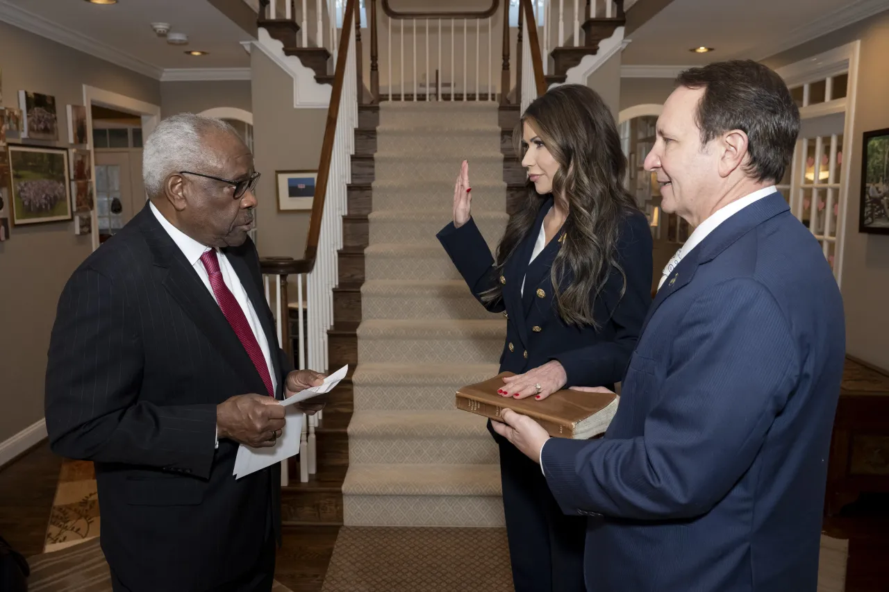 Kristi Noem is Sworn in as Department of Homeland Security Secretary (001) Image: Kristi Noem is Sworn in as Department of Homeland Security Secretary (001)