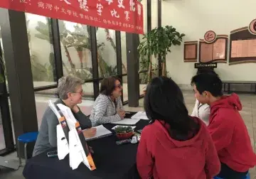 Usability session with moderator, note taker, and 3 participants